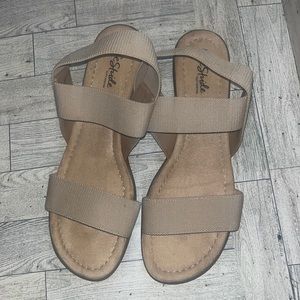 Lifestride womens strappy sandal 1.25 inch heel. Tan size 9.5 medium